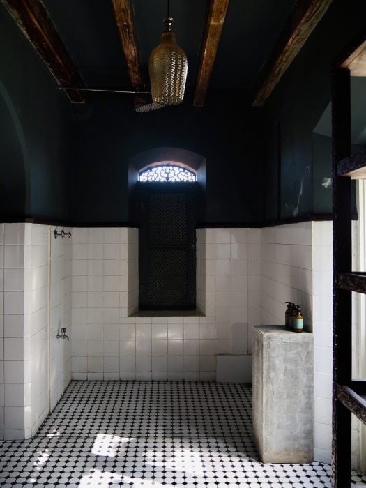 Gallean Suite en-suite bathroom, The Sun House Galle.