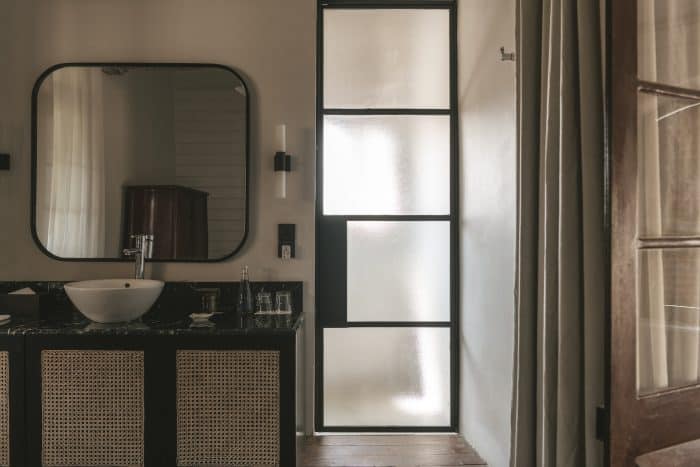 The Headmaster's Suite bathroom, Fort Printers hotel, Galle Fort.