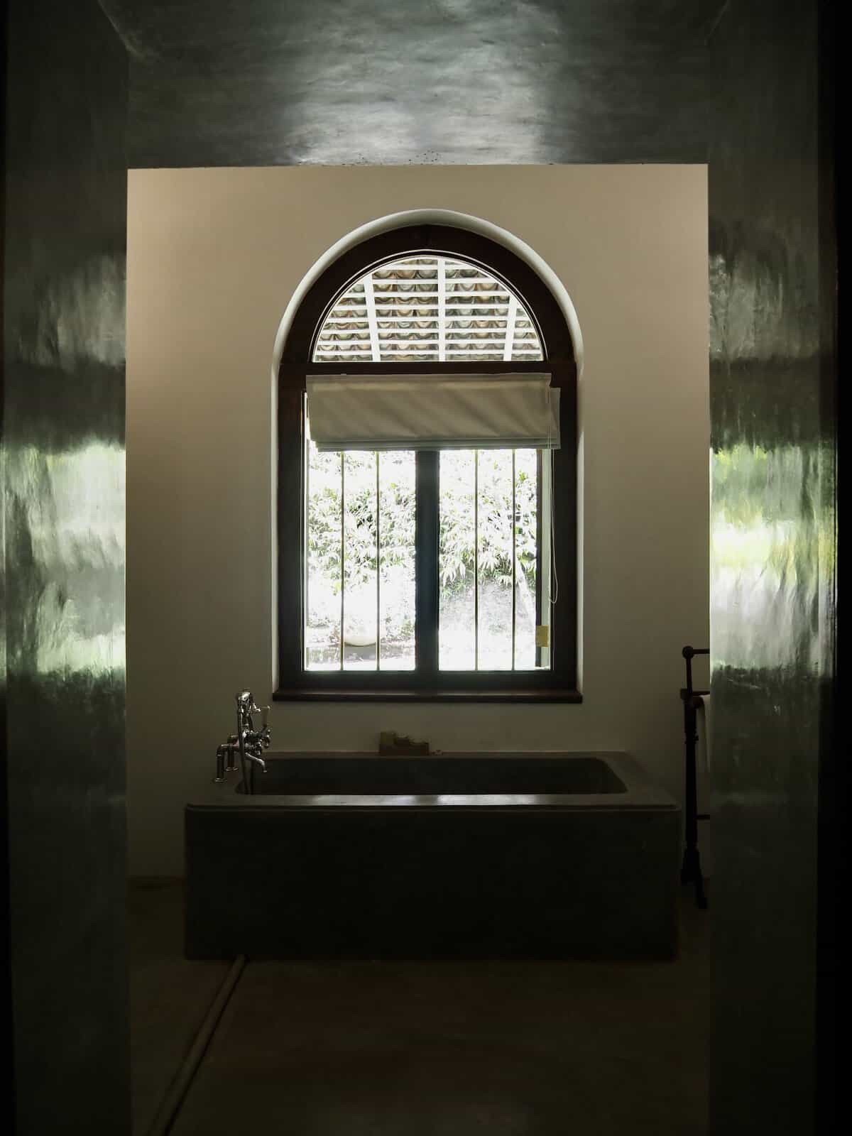 Adigar's Manor Bathroom, Peacock Royale suite, Adigar's Manor boutique hotel, Kandy, Sri Lanka.
