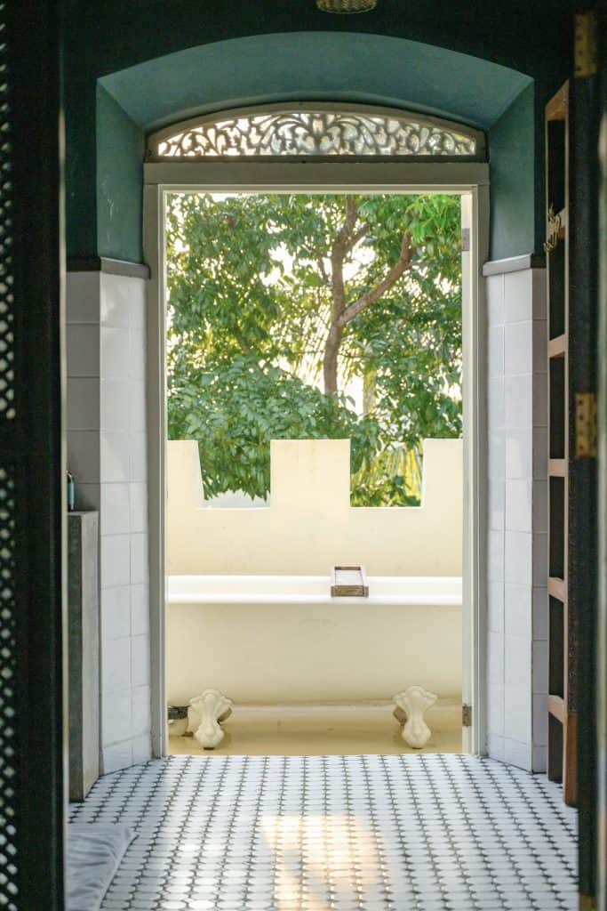 the-sun-house-bath-tub Clawfoot bath tub on balcony in the Dalloway Suite, The Sun House Galle.